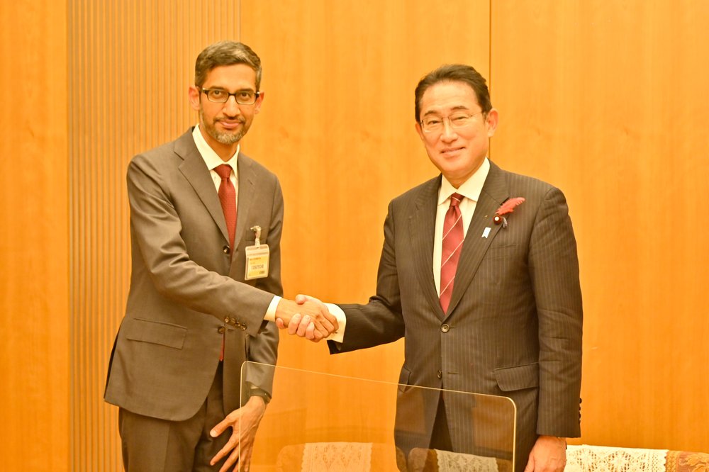 Пичаи встретился с премьер-министром Фумио Кисидой