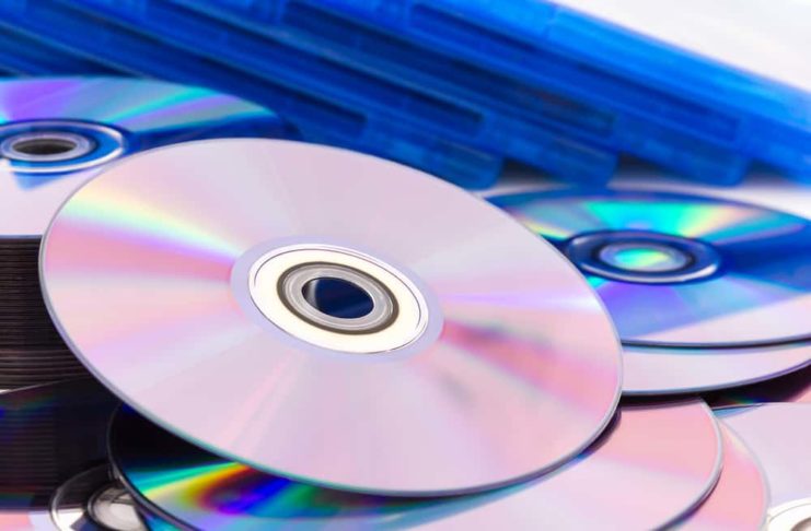 Оптический диск типа DVD может хранить 1,6 петабита